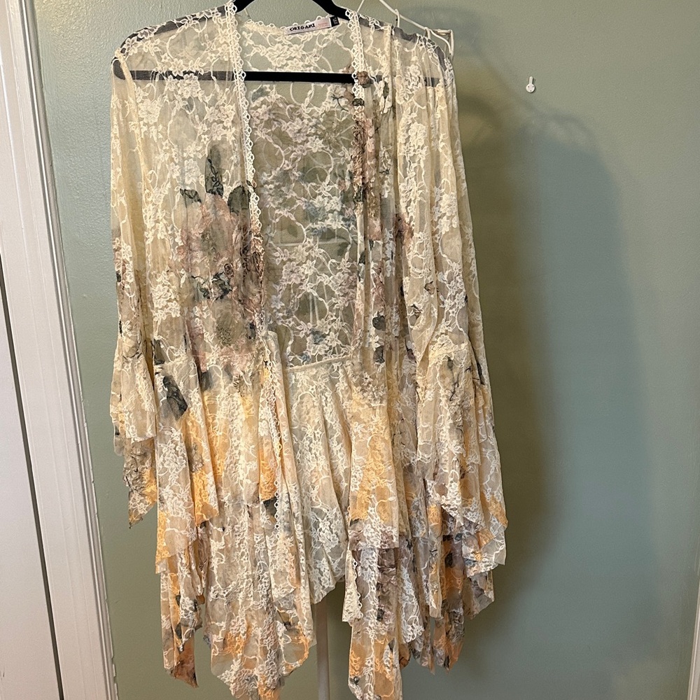 Elegant Floral Lace Cape